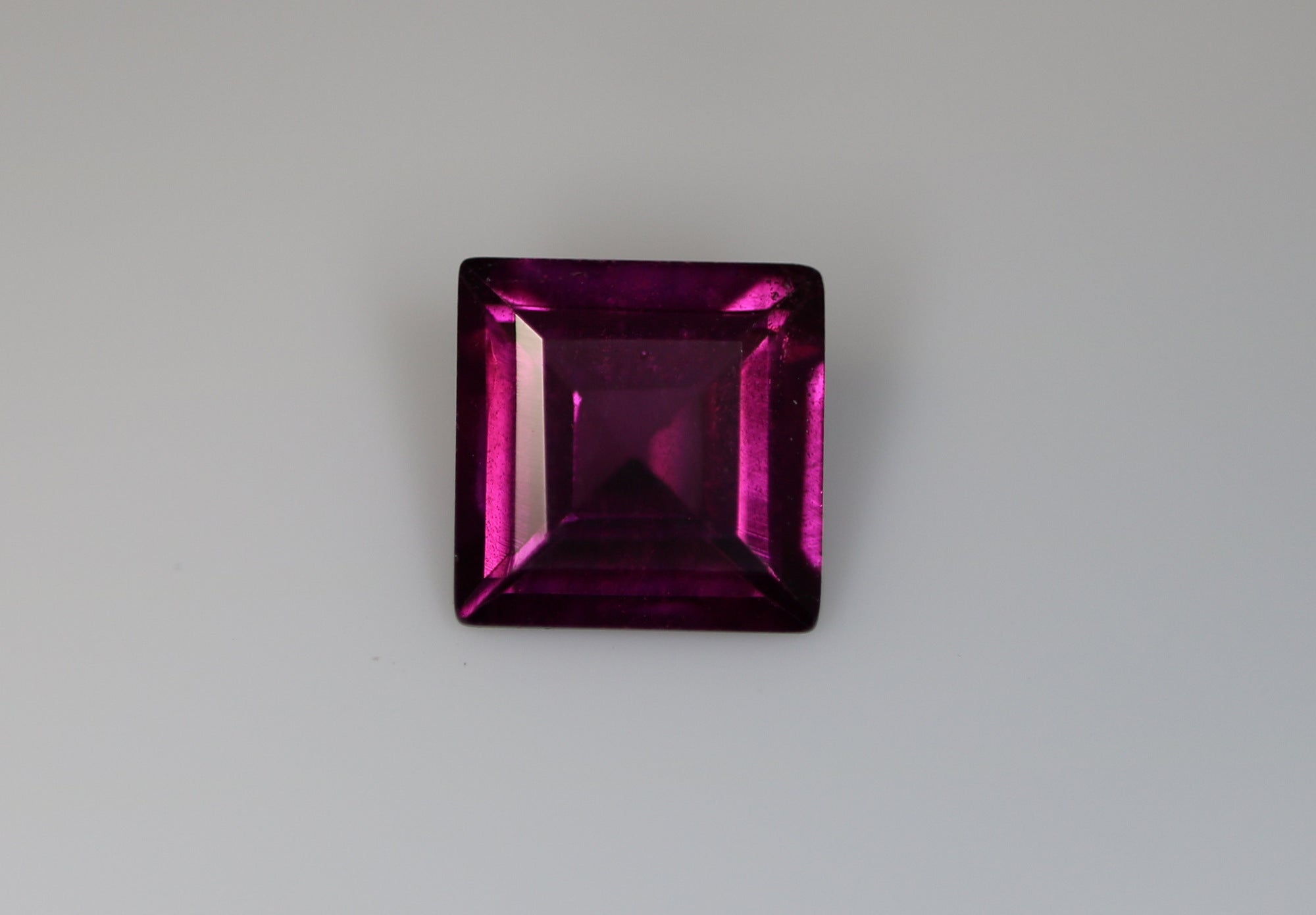 Rhodolite - Rouge violacé vif/profond Grenat - 5.46 ct